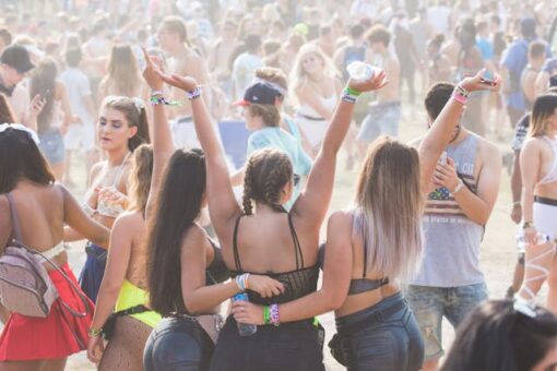 Manda Beach Party day and night Cancun